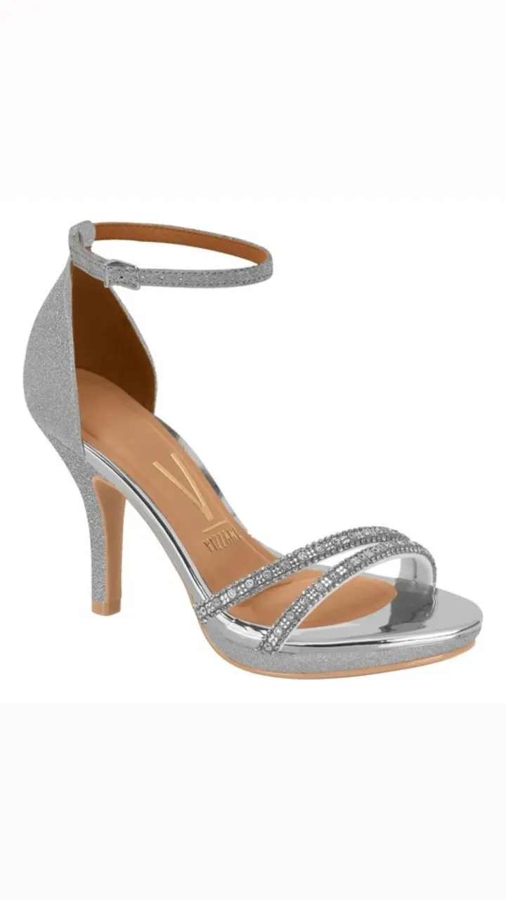 Sandalias de fiesta plateadas con taco alto y detalles de strass. Ideales para eventos especiales y looks elegantes.