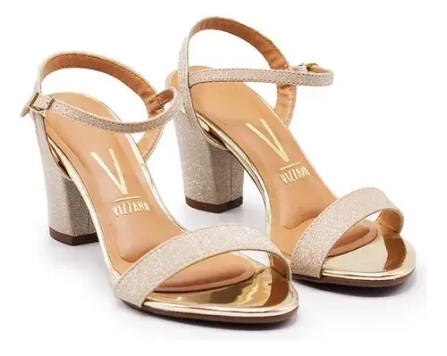 Sandalias Suelo Porteño Vizzano doradas con taco de 7 cm, plantilla confort y base antideslizante. Ideales para fiestas y eventos.