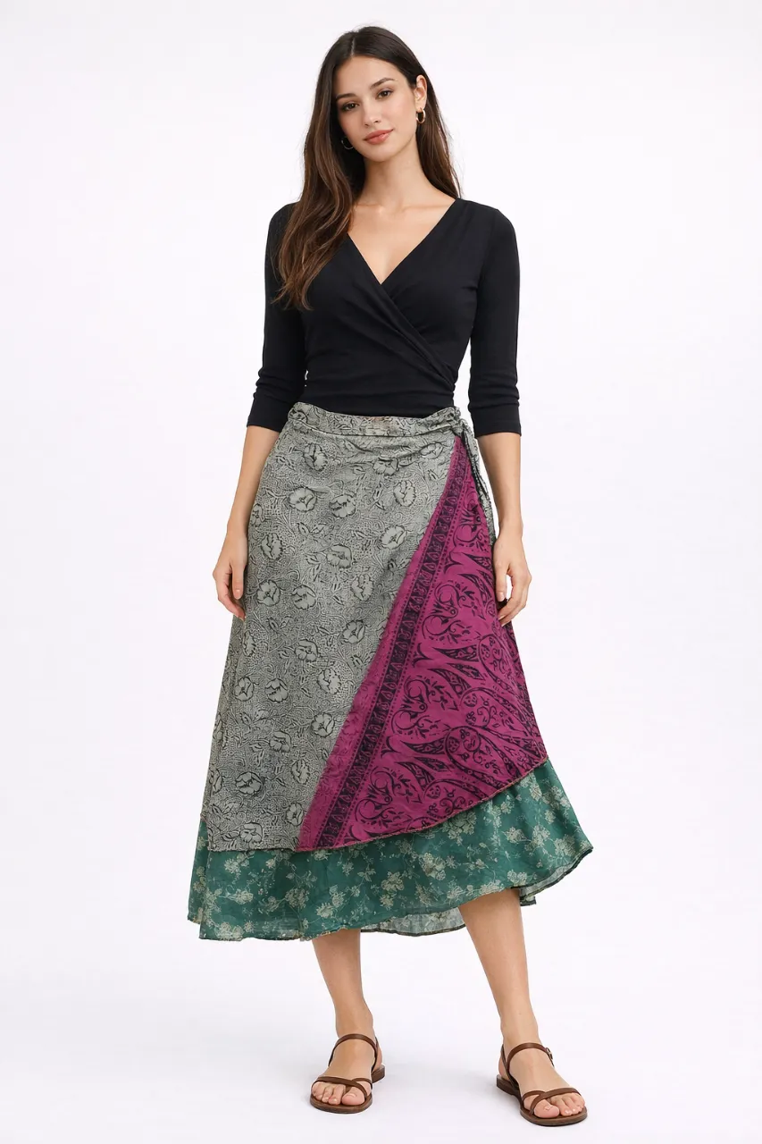 Conjunto de remera negra manga al codo con escote cruzado y pollera larga estampada con recortes de tela en fucsia y verde. ¡Ideal para un look boho chic!
 la remera es como nueva, muy poco uso, la Pollera se puede usar de uno y otro lado, de un lado posee signos de uso, del otro está impecable. Para aprovechar!!