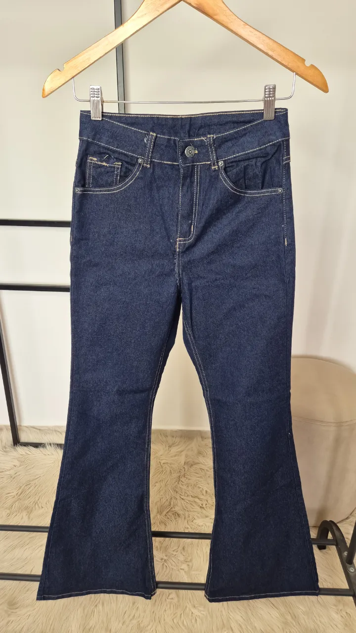 Jean oxford Bora.
Muy buen estado.
Talle 36.
Tiro alto. Elastizado.
Cintura 33 cm
Tiro 29 cm
Largo 106 cm