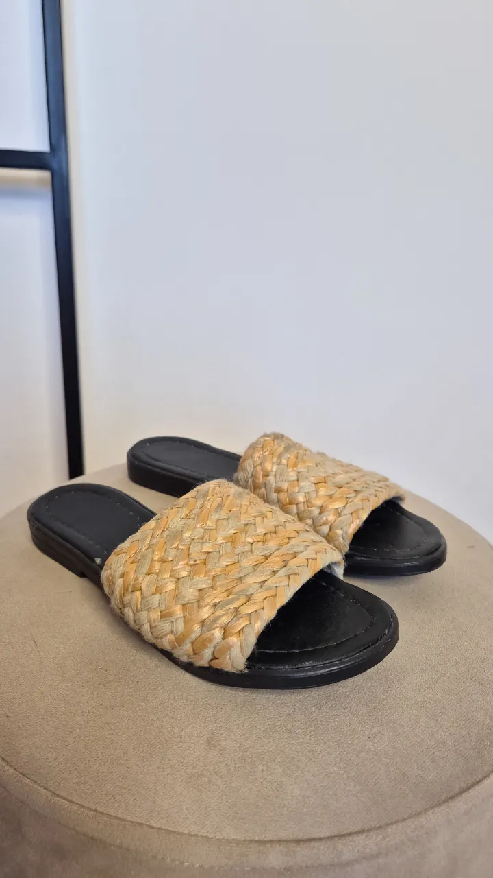 Sandalias de rafia.
Muy buen estado.
Número 36 (23 cm).