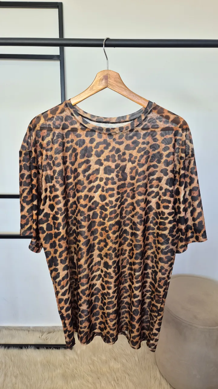 Remera de microtul.
Muy buen estado.
Talle único.
Axilas 57 cm
Largo 61 cm