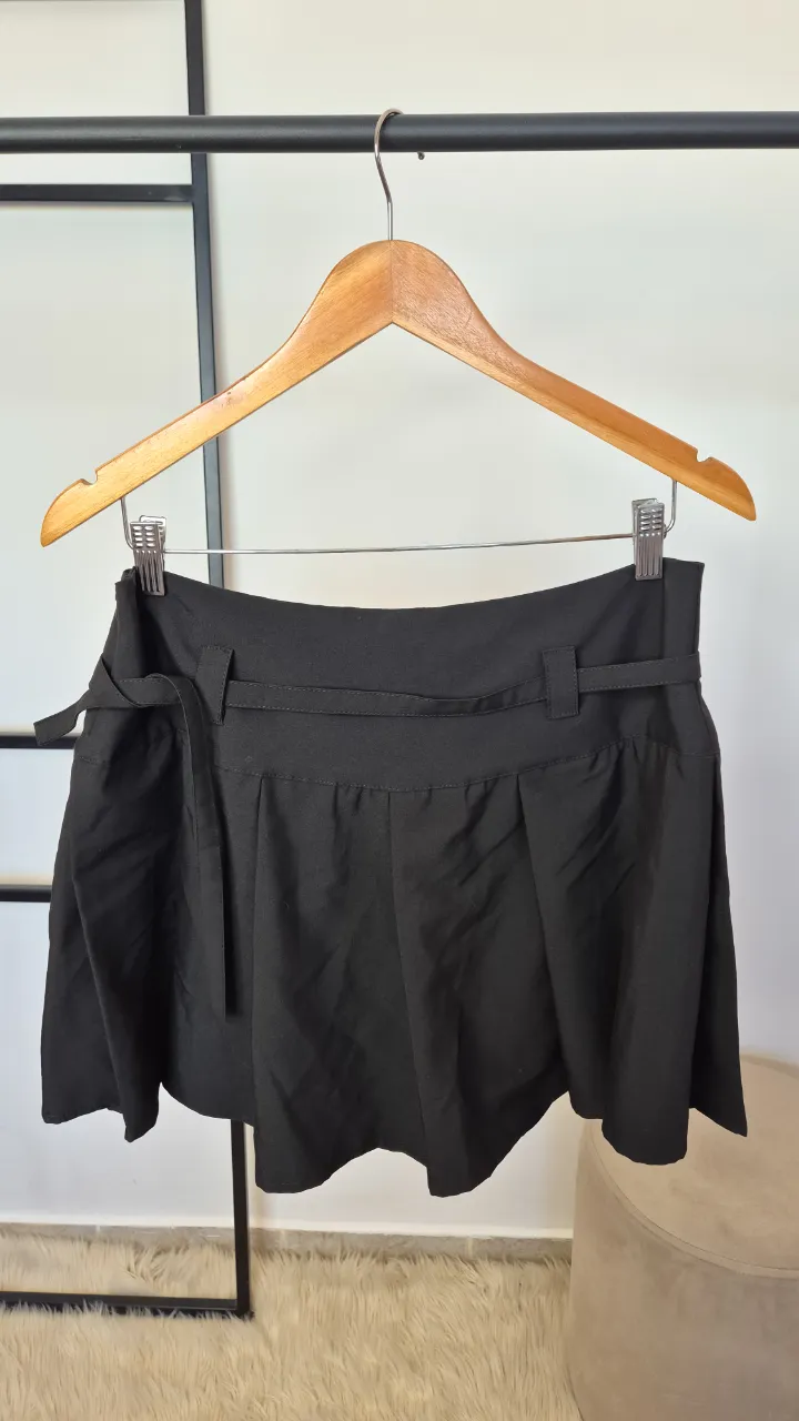 Falda Yurine.
Muy buen estado.
Talle 3.
Cierre lateral.
Rígida.
Cintura 40 cm
Largo 39 cm