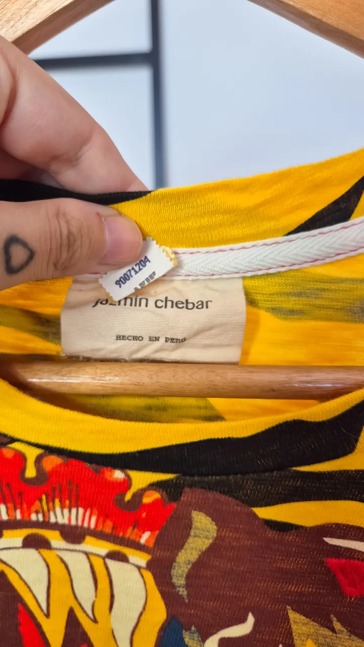 Remera Jazmín Chebar - Vista 3