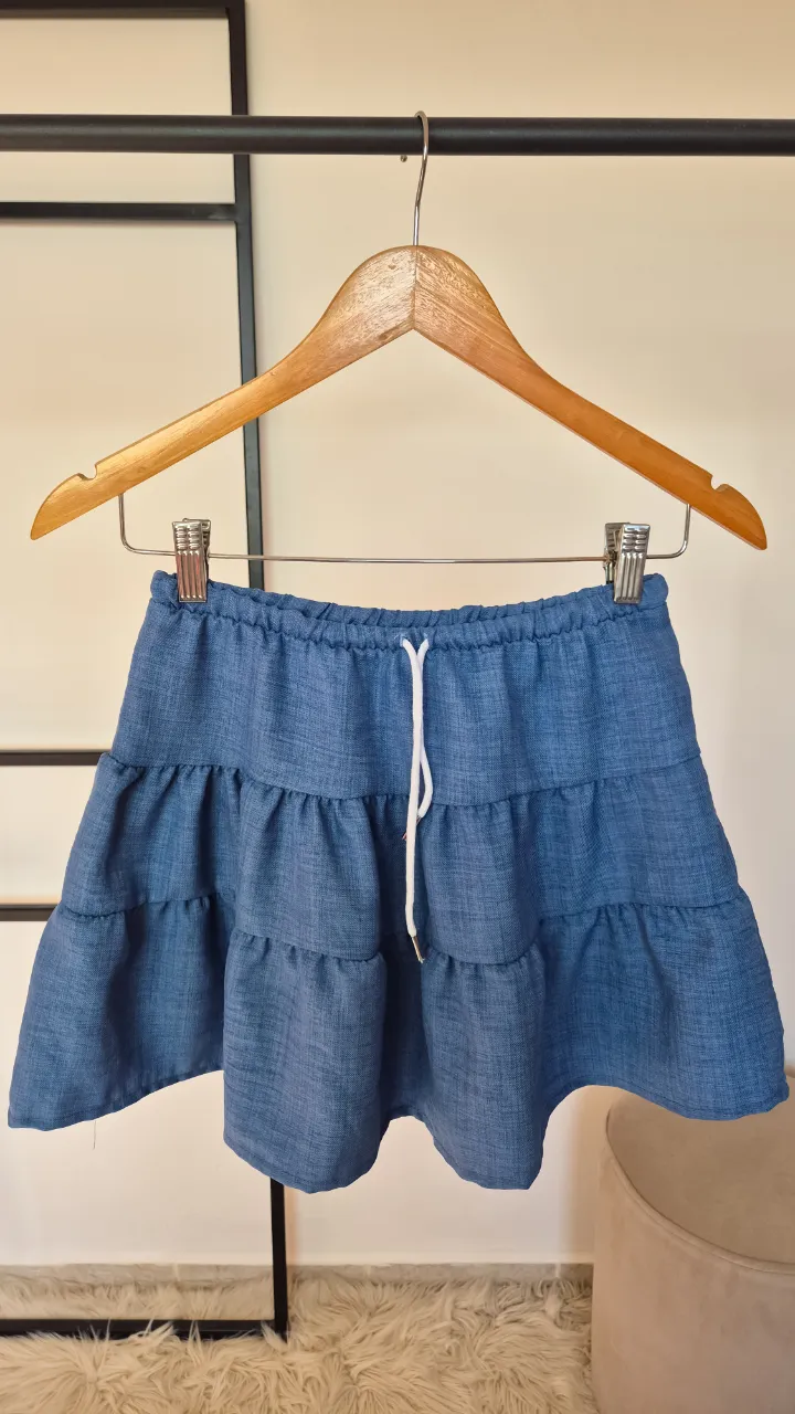 Pollera azul.
Nueva.
Talle 1.
Cintura elastizada.
Cintura 30 cm
Largo 35 cm