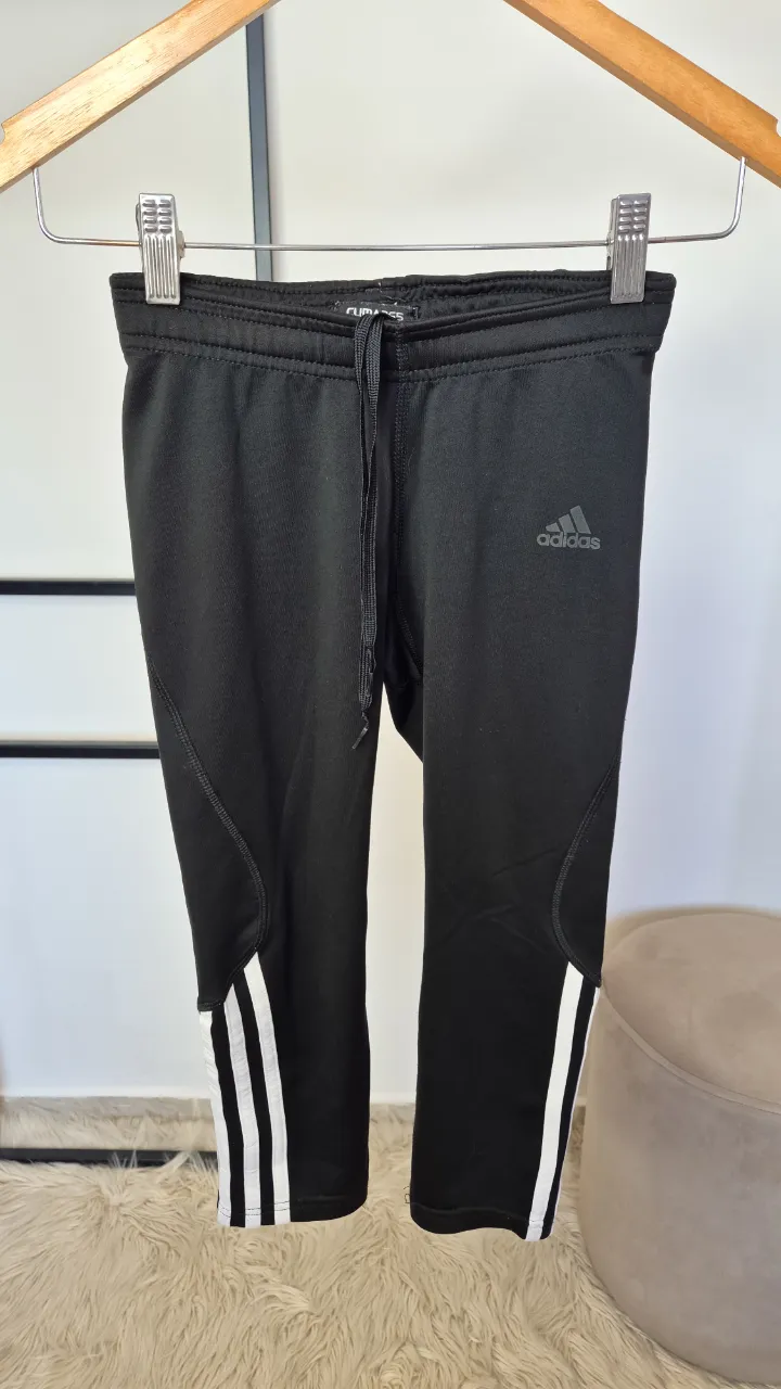 Calza Adidas 3/4.
Muy buen estado general.
Talle XS.
Cintura 27 cm
Largo 61 cm