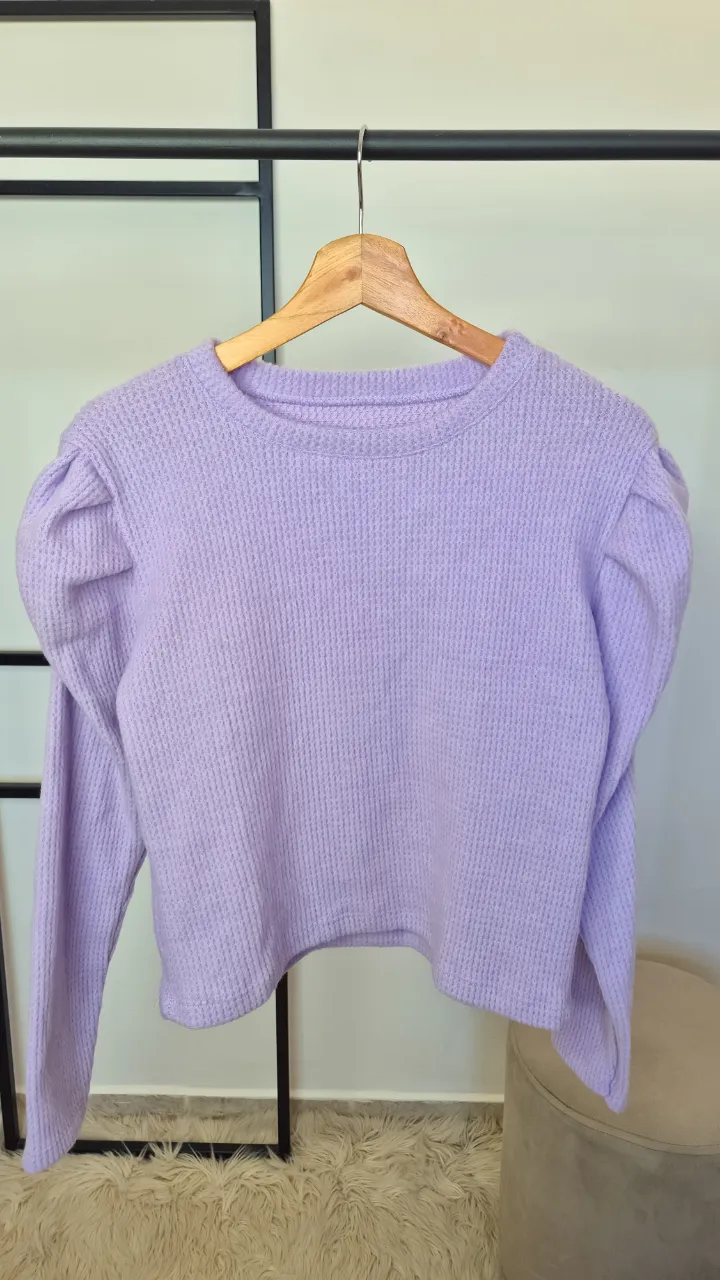 Sweater manga princesa.
Nuevo.
Talle único.
Axilas 44 cm
Largo 50 cm