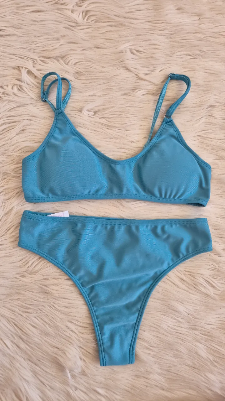 Bikini con tazas removibles.
Nueva.
Talle 3 (95).