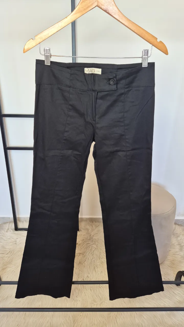 Pantalón de gabardina elastizado.
Muy buen estado.
Talle L.
Cintura 38 cm
Tiro 24 cm
Largo 106 cm