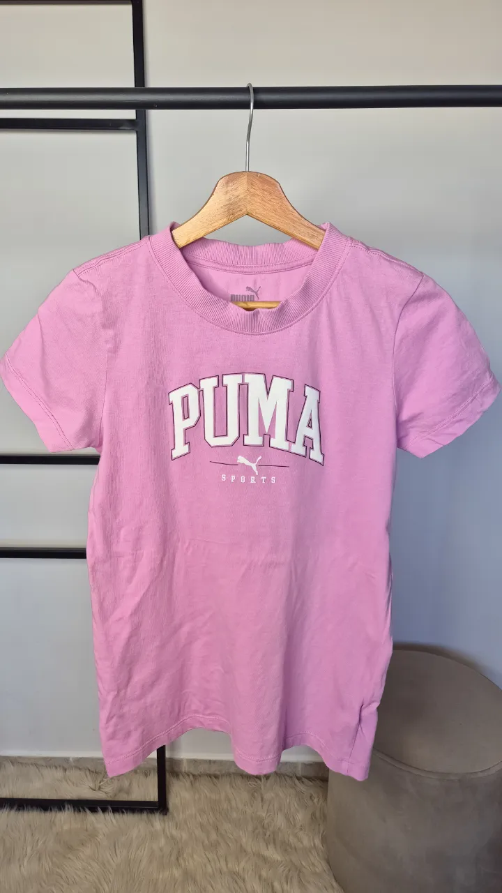Remera Puma.
Muy buen estado general.
Talle S.
Detalle pequeño.
Axilas 41 cm
Largo 61 cm