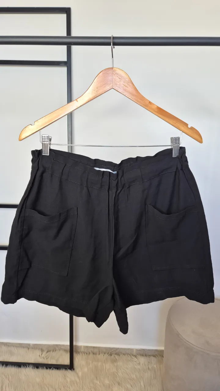 Short Desiderata.
Muy buen estado.
Talle 4.
Cintura elastizada.
Cintura 36 cm
Largo 39 cm
