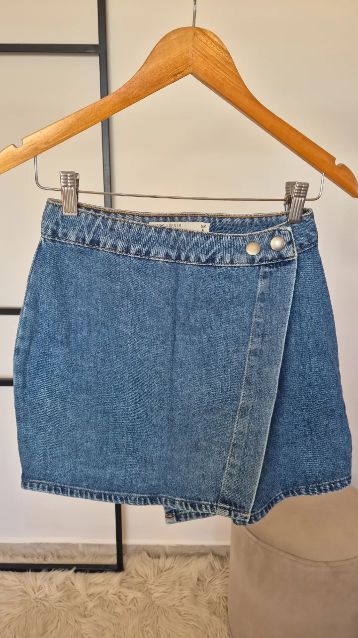 Pollera Asos.
Muy buen estado.
Talle 8 (S).
Rígida.
Cintura 32 cm
Largo 38 cm