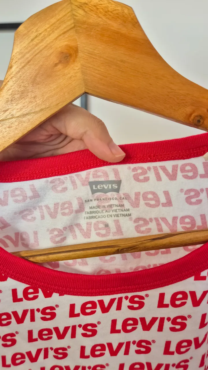 Remera Levi's - Vista 2