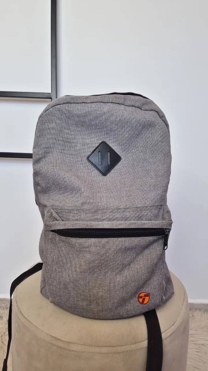 Mochila Topper.
Con uso, buen estado general.
Contiene algunos detalles pequeños.
44 cm x 30 cm