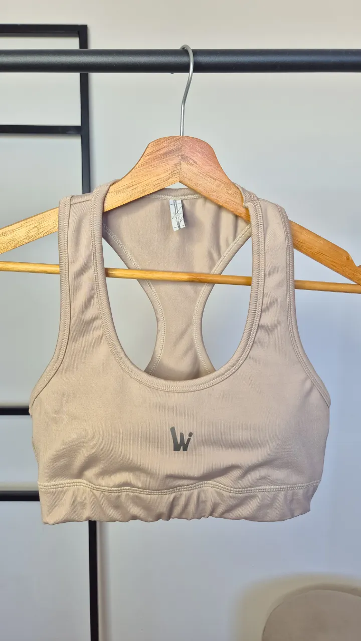 Top Winkel.
Excelente estado.
Talle 1.
Con tazas removibles.
Axilas 32 cm
Largo 30 cm