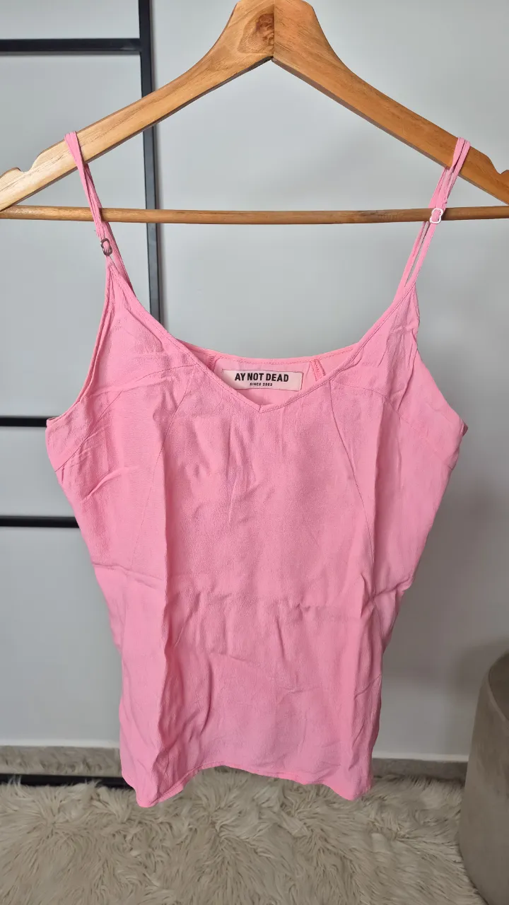 Top Ay Not Dead.
Muy buen estado.
Talle 1.
Breteles regulables.
Axilas 41 cm
Largo (sin contar breteles) 47 cm