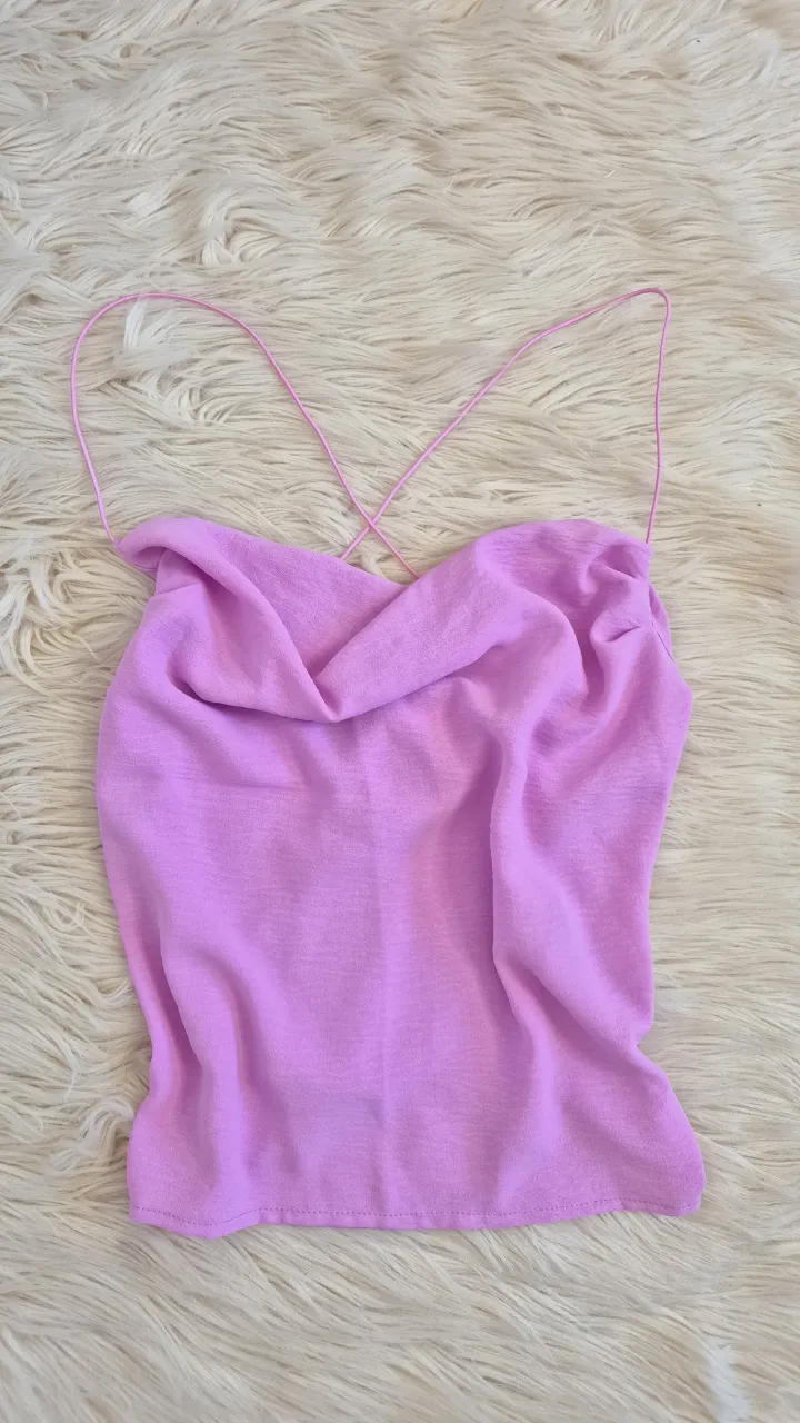 Musculosa de tiritas.
Excelente estado.
Talle 3.
Axilas 38 cm
Largo (sin contar breteles) 42 cm