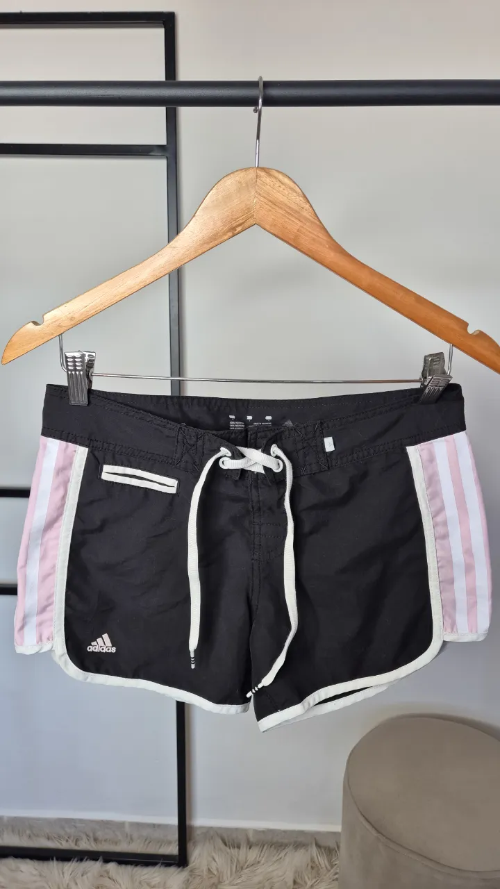 Short Adidas.
Muy buen estado.
Talle 1.
Cintura 38 cm
Largo 30 cm