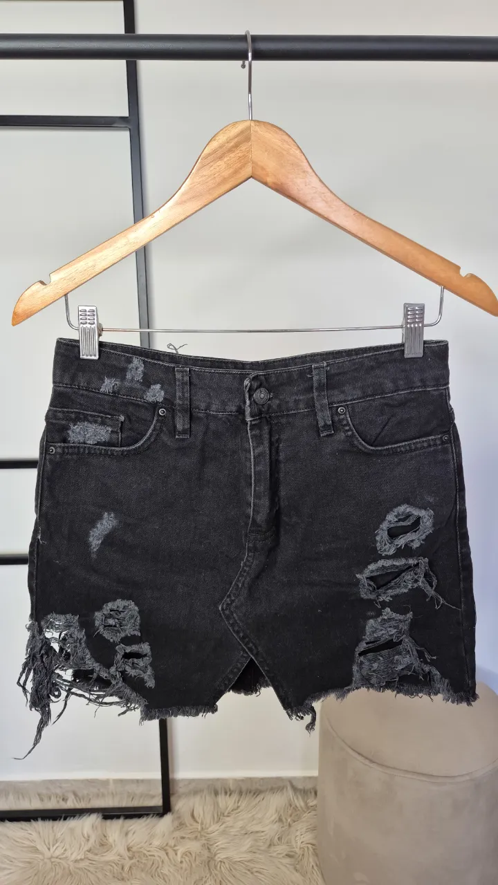 Pollera de jean Riffle.
Muy buen estado.
Talle 26.
Rígida.
100% algodón.
Cintura 36 cm
Largo 37 cm