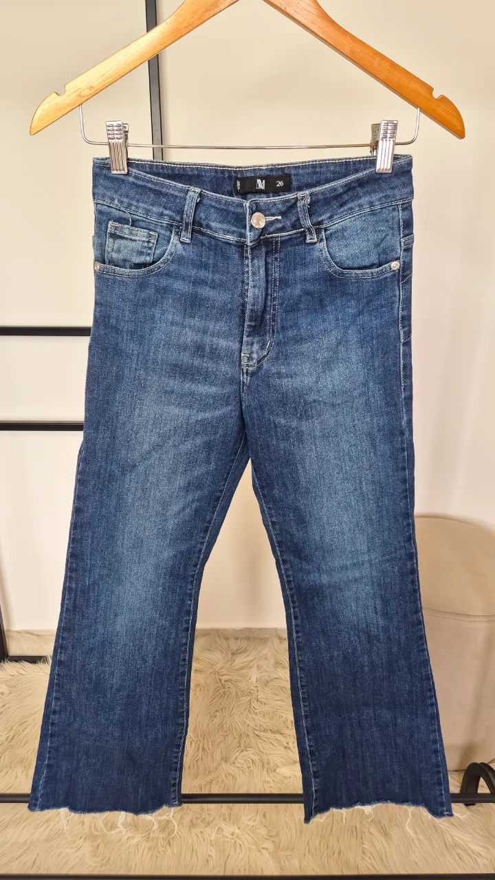 Jean Magda flare.
Excelente estado.
Talle 26.
Tiro alto. Elastizado.
Cintura 32 cm
Tiro 26 cm
Largo 95 cm