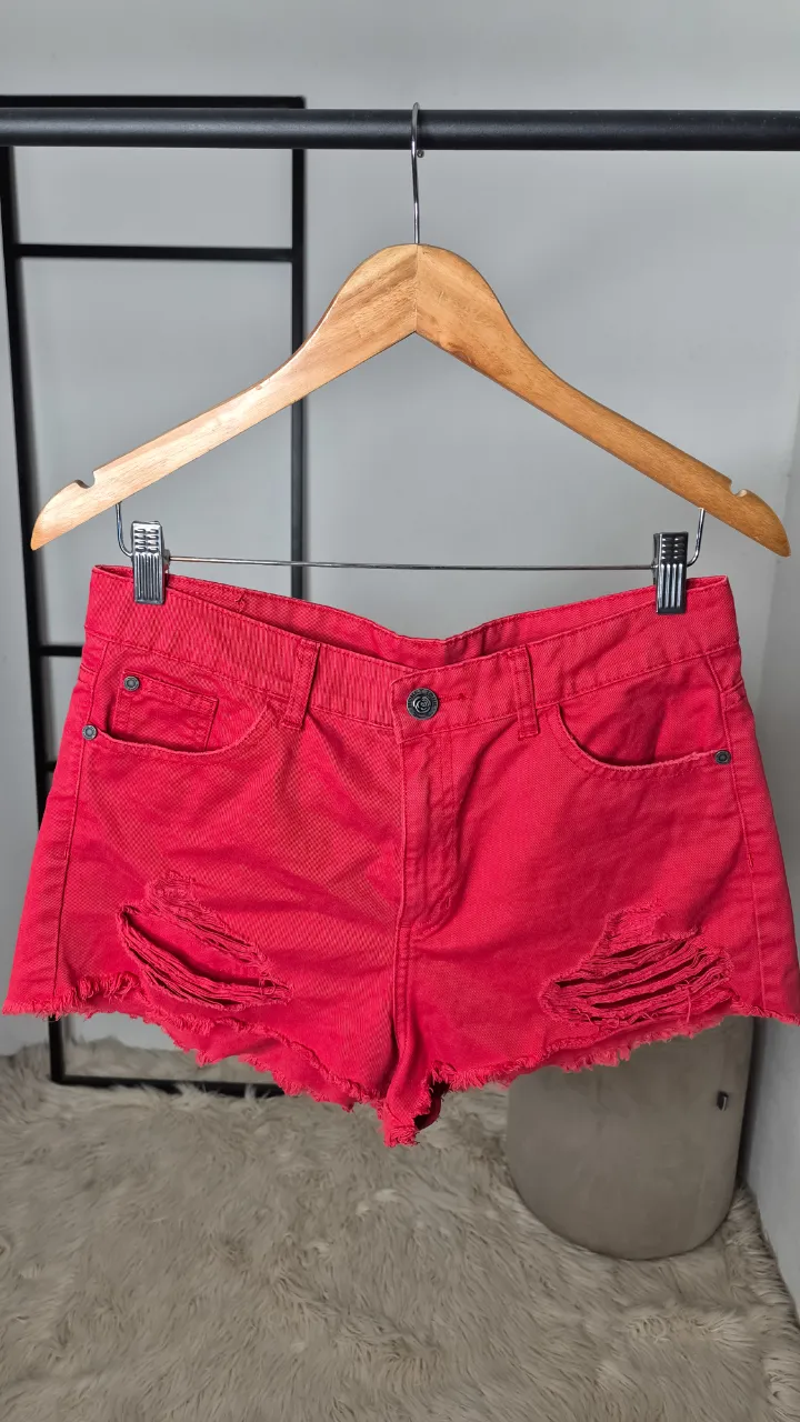 Short Honky Tonk.
Muy buen estado.
Talle 32.
Rígido.
100% algodón.
Cintura 39 cm
Tiro 29 cm
Largo 29 cm