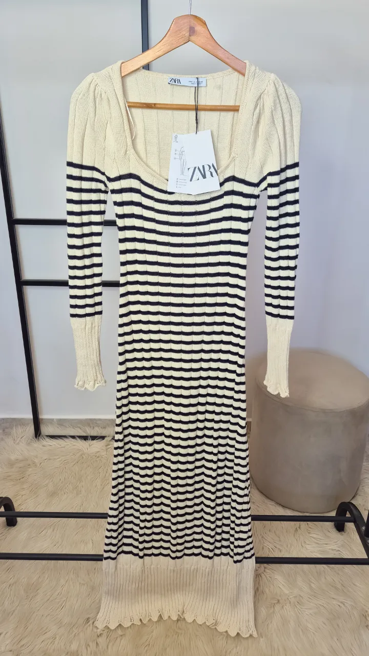 Vestido Zara.
Nuevo con etiqueta.
Talle S.
Axilas 36 cm
Largo 128 cm