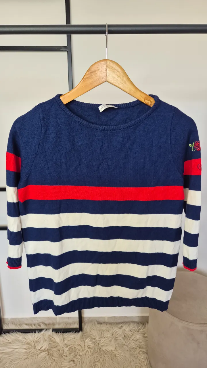 Sweater liviano Rafael Garófalo.
Muy buen estado.
Talle único.
Axilas 47 cm
Largo 55 cm