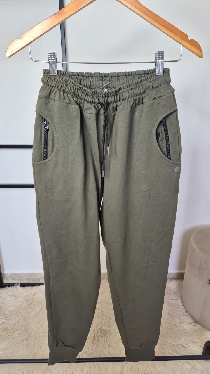 Babucha de algodón.
Muy buen estado.
Talle M.
Cintura elastizada.
Cintura 28 cm
Largo 92 cm