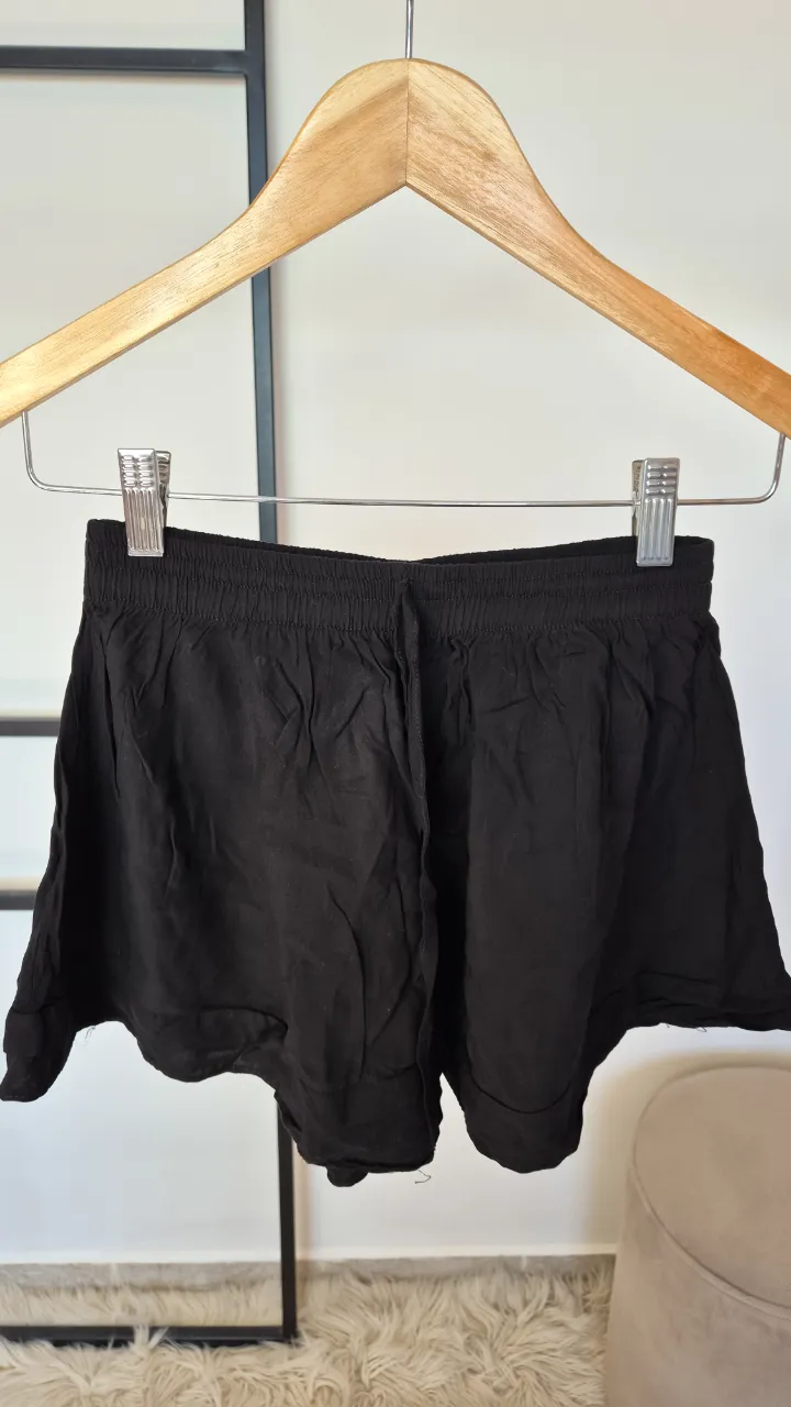 Short negro.
Excelente estado.
Talle único.
Cintura elastizada.
Cintura 28 cm
Largo 29 cm