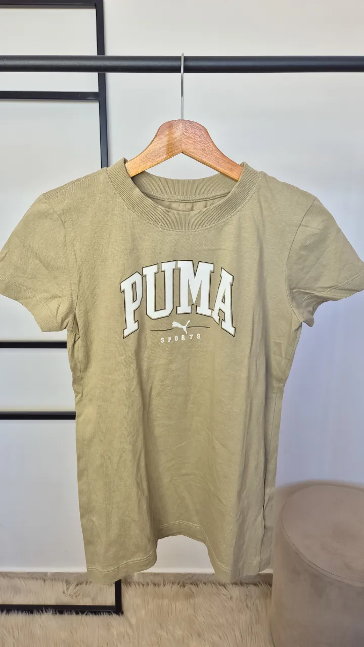 Remera Puma.
Muy buen estado.
Talle XS.
Axilas 39 cm
Largo 58 cm