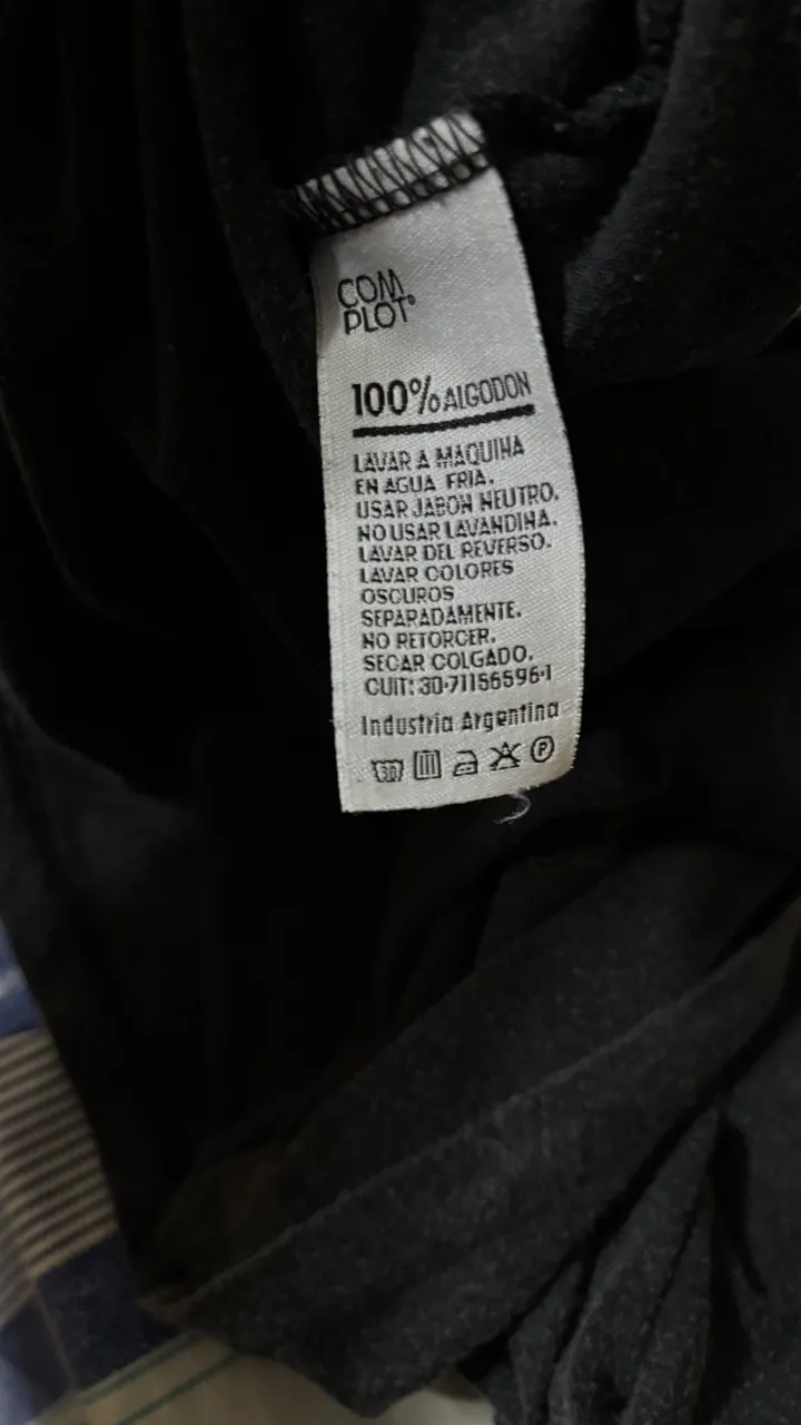 Remera Complot - Vista 5