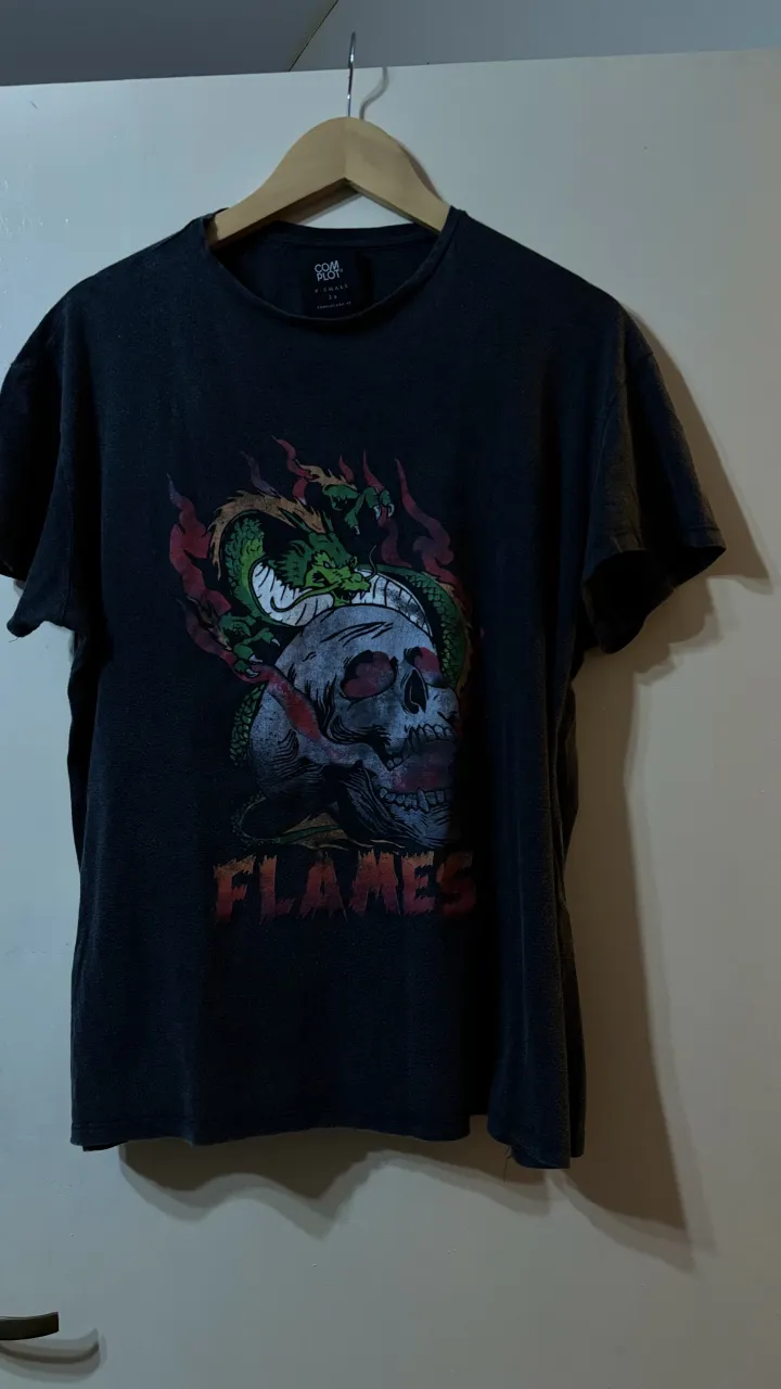 Remera Complot - Vista 3