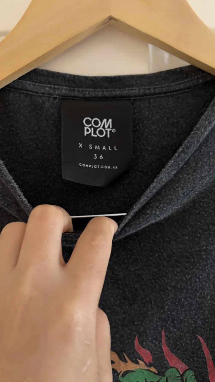 Remera Complot - Vista 6