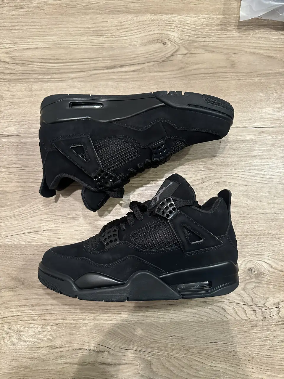 Zapatillas Air Jordan 4 "Black Cat" en color negro. Estan literalmente nuevas, me equivoqué de talle y me quedaron chicas.