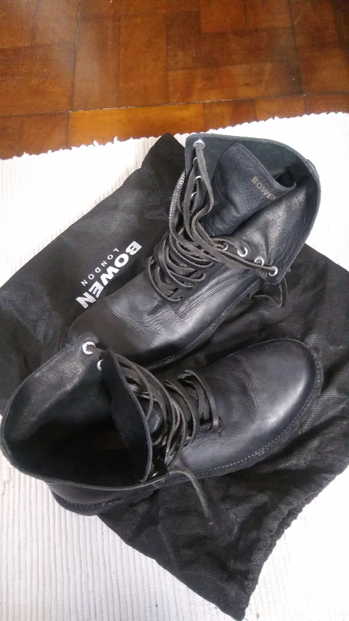 Borcegos de cuero BOWEN LONDON. Ideales para un look urbano y canchero.