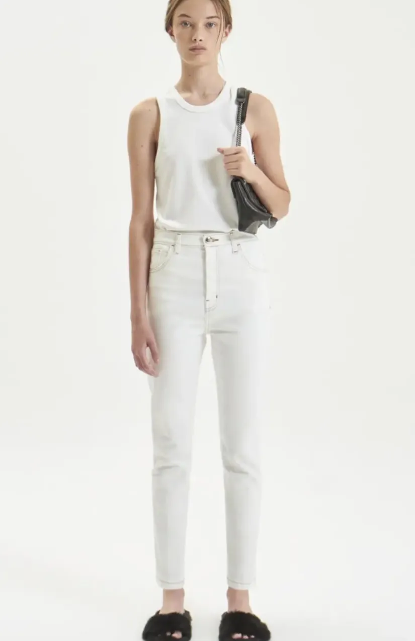 Jean Zara. Talle 24. Skinny. Blanco marfil. Algodón y elastano. medidas Cintura 30/38cm. Cadera 38/45cm. Tiro alto 27/33cm. Largo 97cm y con costuras a la vista. 