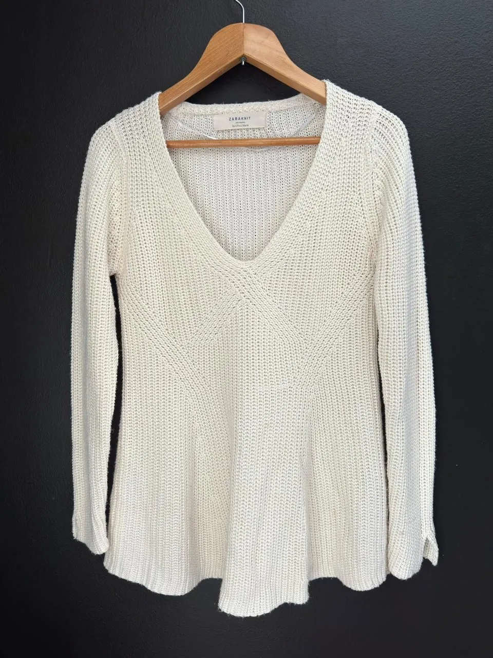  Sweater Zara knit talle L // M color marfil acrílico medidas hombros 40 cm axilas 48 cm sisa 23 cm mangas 67 cm cintura 46 cm cadera 60 cm largo 70 cm impecable