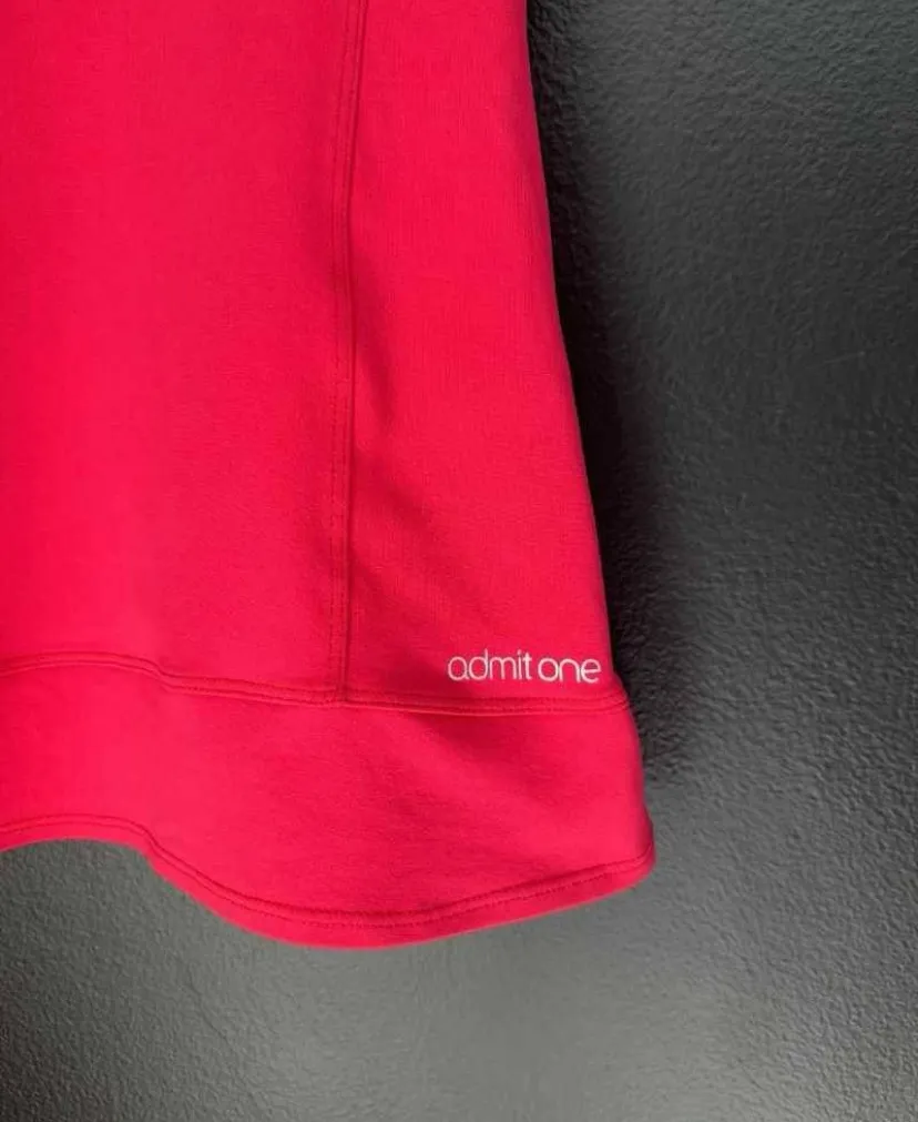 Musculosa Admit One - Vista 4