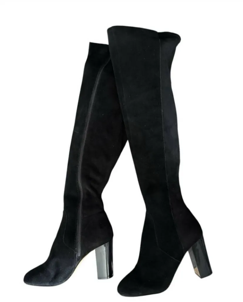 Botas  the fix. (eeuu) talle 8/38. taco 8,5cm. plantilla 25 cm. caña 53cm. gamuzadas. con cierre. nuevas, sin uso.
Único detalle se peló el borde de adentro de estar guardadas. se puede apreciar en foto. detalle
imperceptible