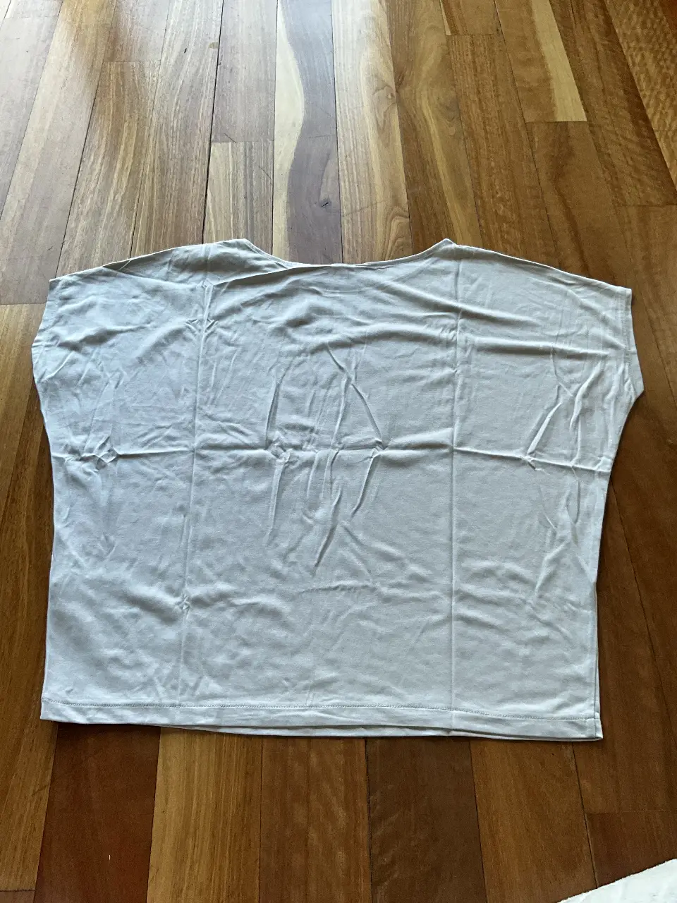 Remera Uniqlo - Vista 3