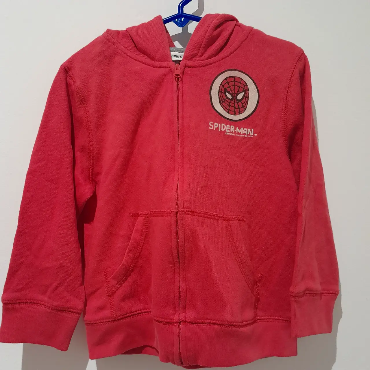 Buzo con cierre rojo de niño, con capucha y diseño de Spider-Man. Talle 5 años. Ideal para uso casual y abrigado.