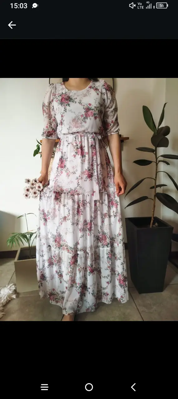 Vestido largo de con estampado floral en tonos blancos y rosas. Talle Único Abarca de S a L, cede hasta 105 de busto 95 de cintura. Nuevo importado de Brasil.