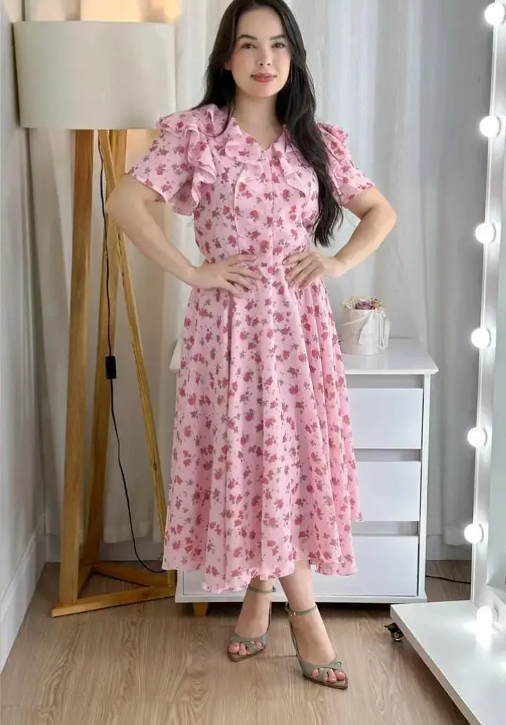 Vestido largo con estampado de rosas🌹 Talle M/L va hasta 100 de busto 95 de cintura. Importado de Brasil, calidad y diseño único ( no lo encontrarás en otro lado )