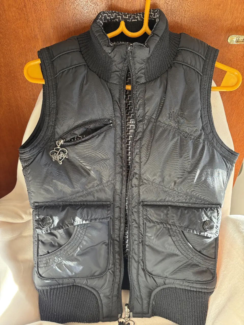 Chaleco REVERSIBLE, negro para mujer, con cierre y bolsillos en el interior y exterior! Ideal para el invierno.