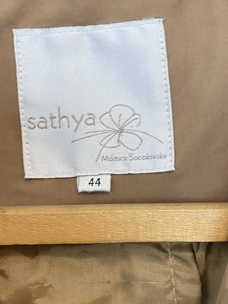Trench Sathya - Vista 4