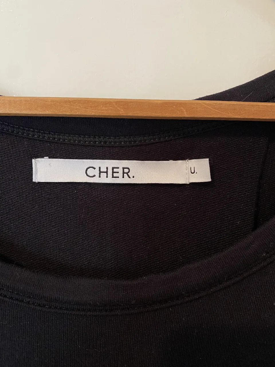Remera CHER. - Vista 2