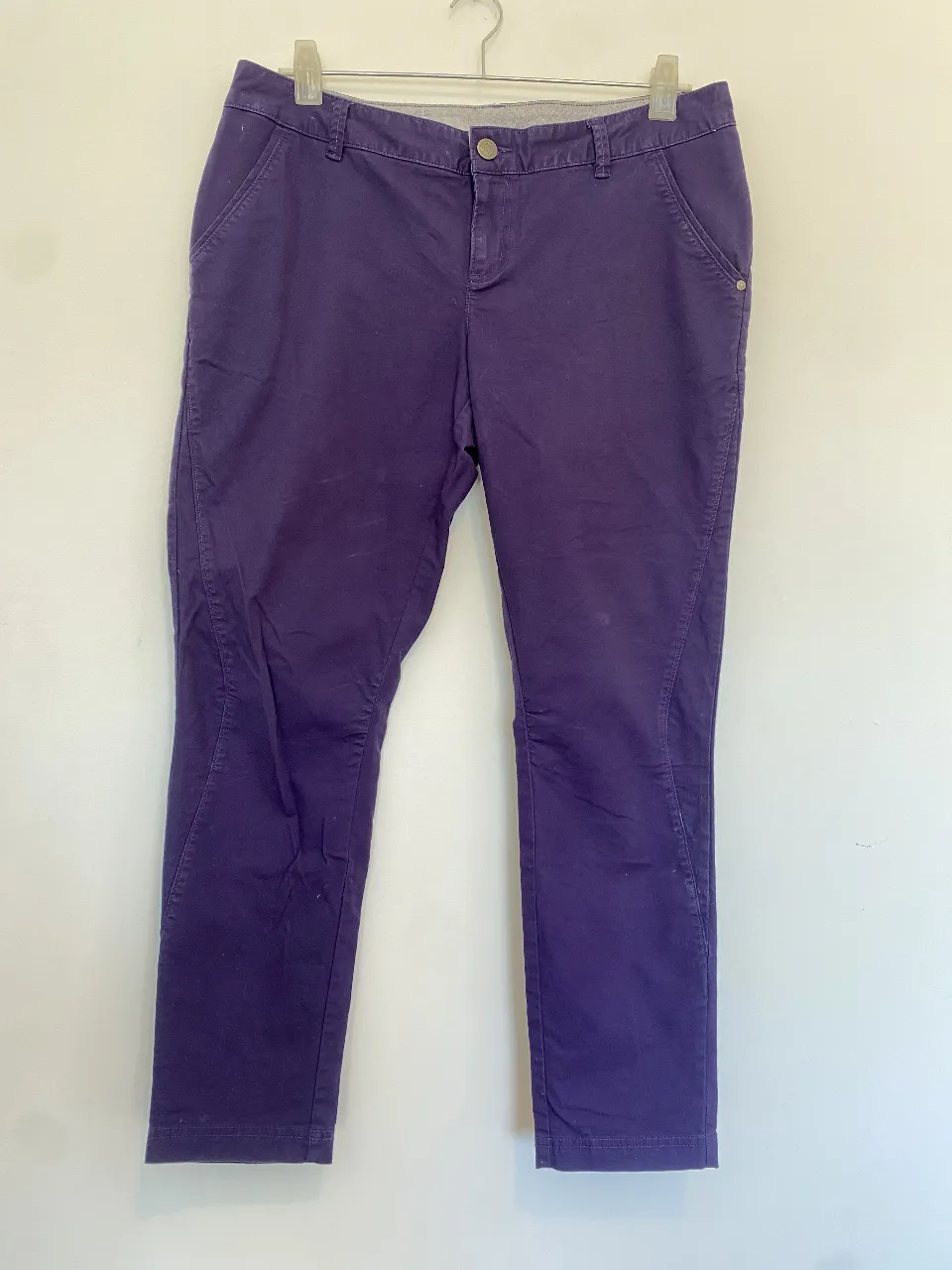 Pantalón  Talle 12 regular. Ideal para un look casual y cómodo.