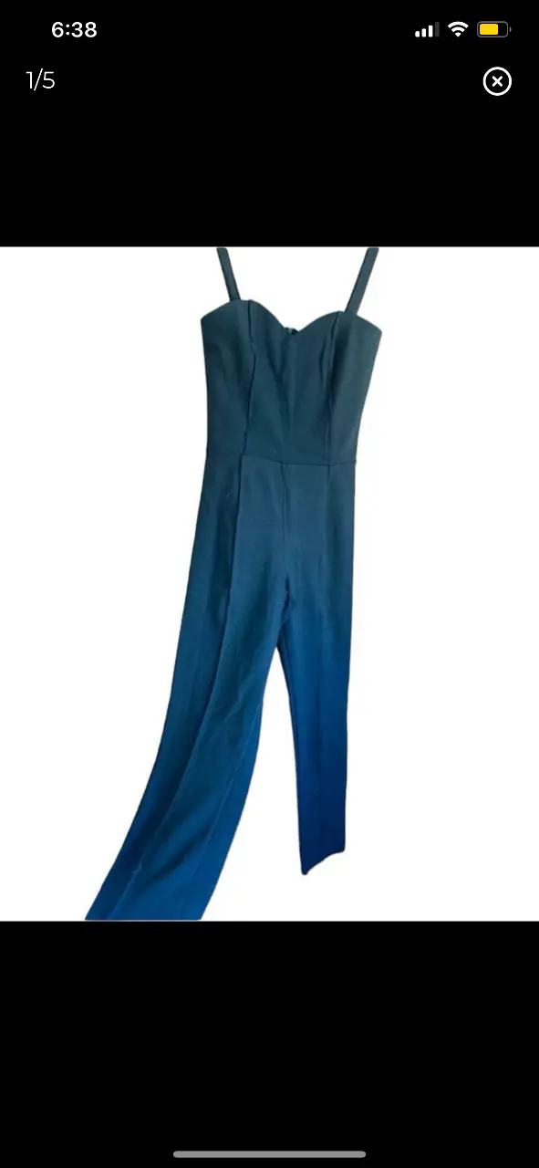 Mono largo de mujer, con tirantes finos y escote recto. Marca Maria Cher, talle 2. Confeccionado en 57% viscosa, 35% poliamida y 8% elastano. Ideal para eventos formales o salidas. sin estirar pecho 35 máximo 43 cintura 32 máximo 41 largo desde el pecho 112