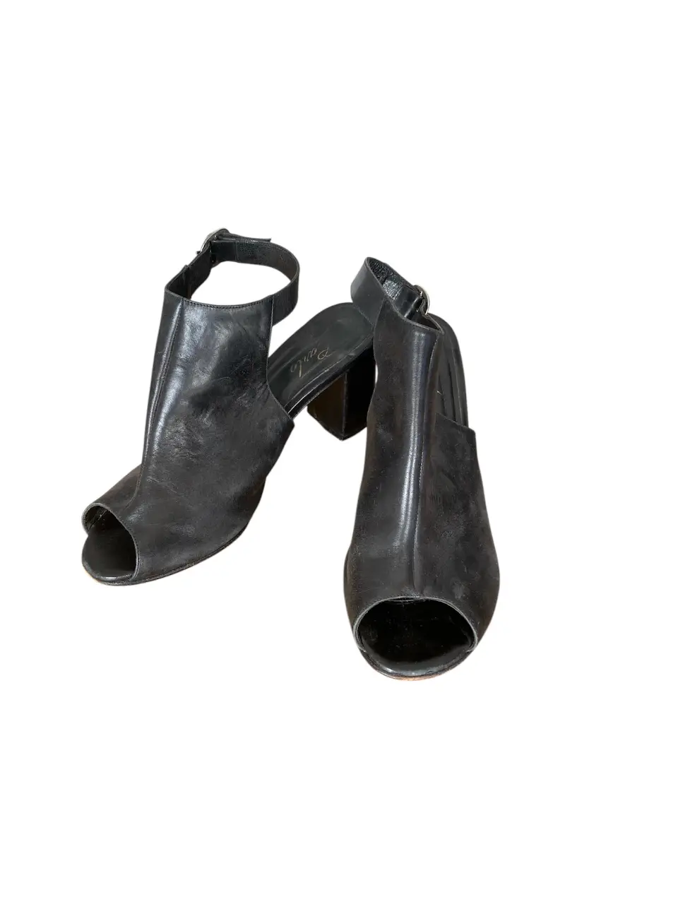 Zapatos Boca de pez negros de cuero con taco cuadrado y pulsera en el tobillo. Ideales para un look elegante y sofisticado.