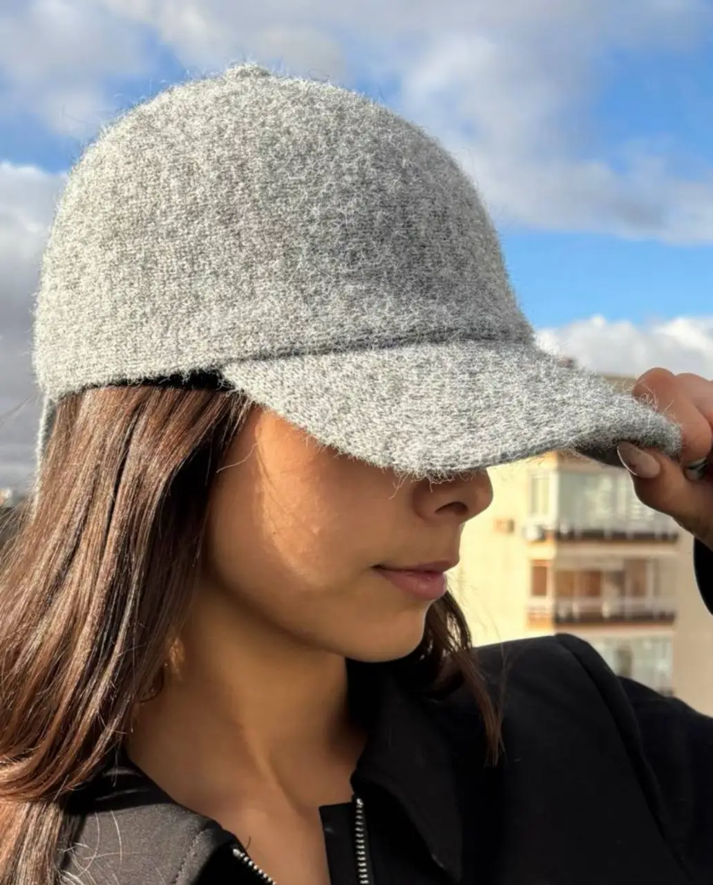 Gorra de lana gris, ideal para el invierno. Marca Zara, talle M. Perfecta para un look casual y abrigado. 56cm según etiqueta 
